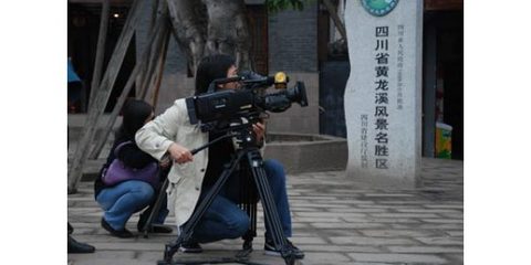 專業團隊策劃與制作電視專題片、企業形象宣傳片、各類紀錄片、微電影、影視劇,制作并投放影視廣告、影視劇廣告、電視廣告,文化創意產業項目,文化藝術交流,市場營銷策劃,企業形象策劃,藝人宣傳推廣包裝,報紙等