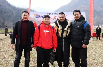 院線電影《不負(fù)流年》在旬陽(yáng)縣仁河口鎮(zhèn)開(kāi)機(jī)